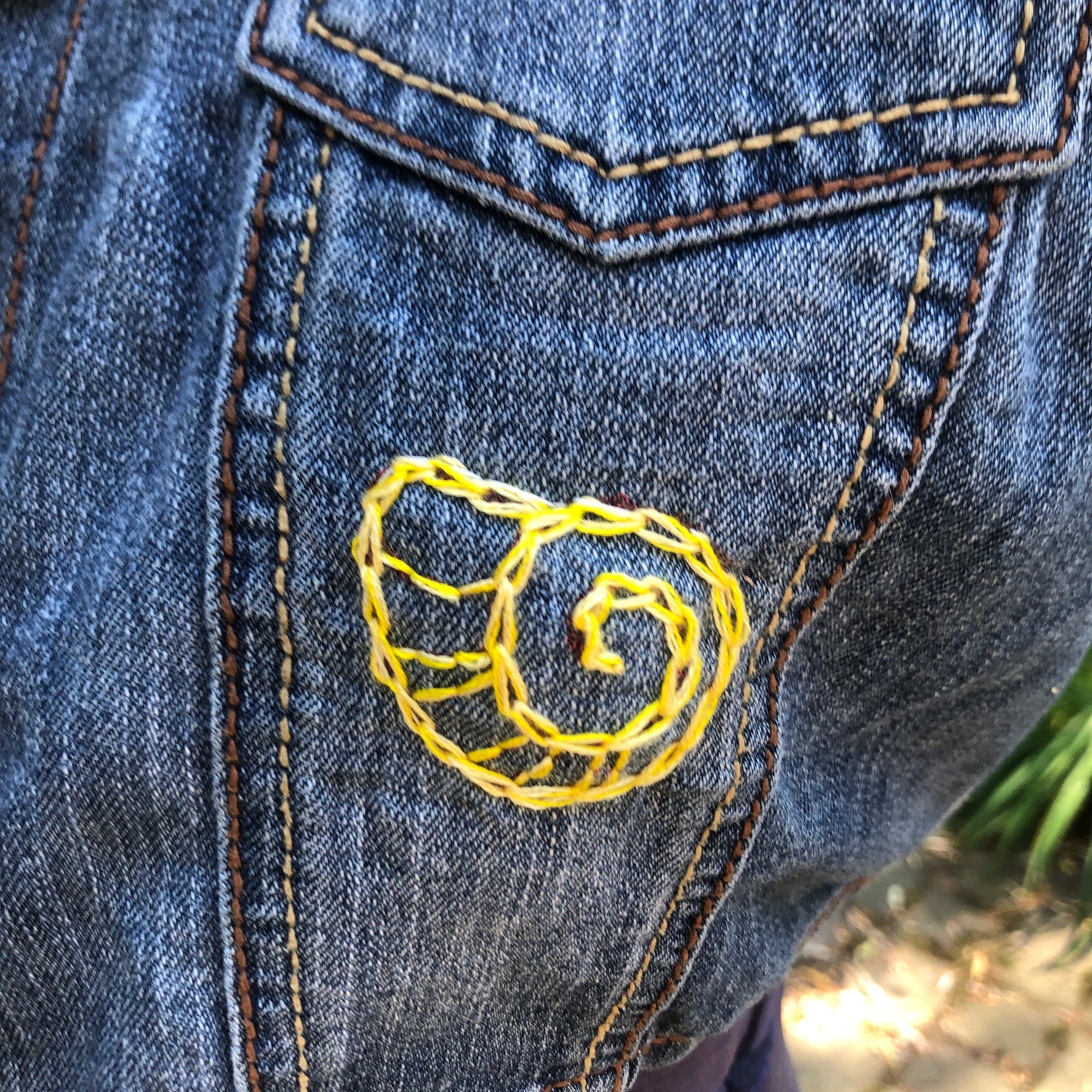 Up Cycled Jean Jacket Size M, One of a Kind Embroidery Design, Vintage Denim, Hand Embroidered Art Work, Size Medium Jacket,