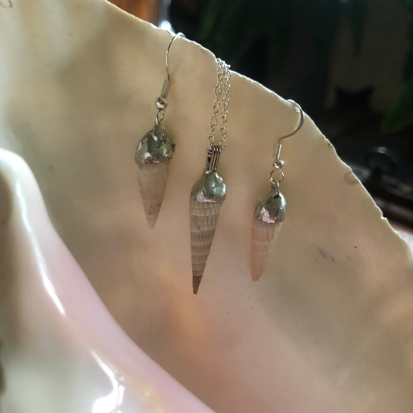 Cerith Artisan Made Sea Shell Pendent And Dangle Earring Set Handcrafted Jewelry
