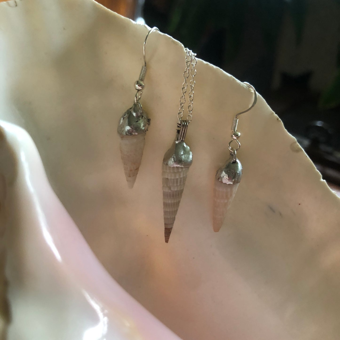 Cerith Artisan Made Sea Shell Pendent And Dangle Earring Set Handcrafted Jewelry