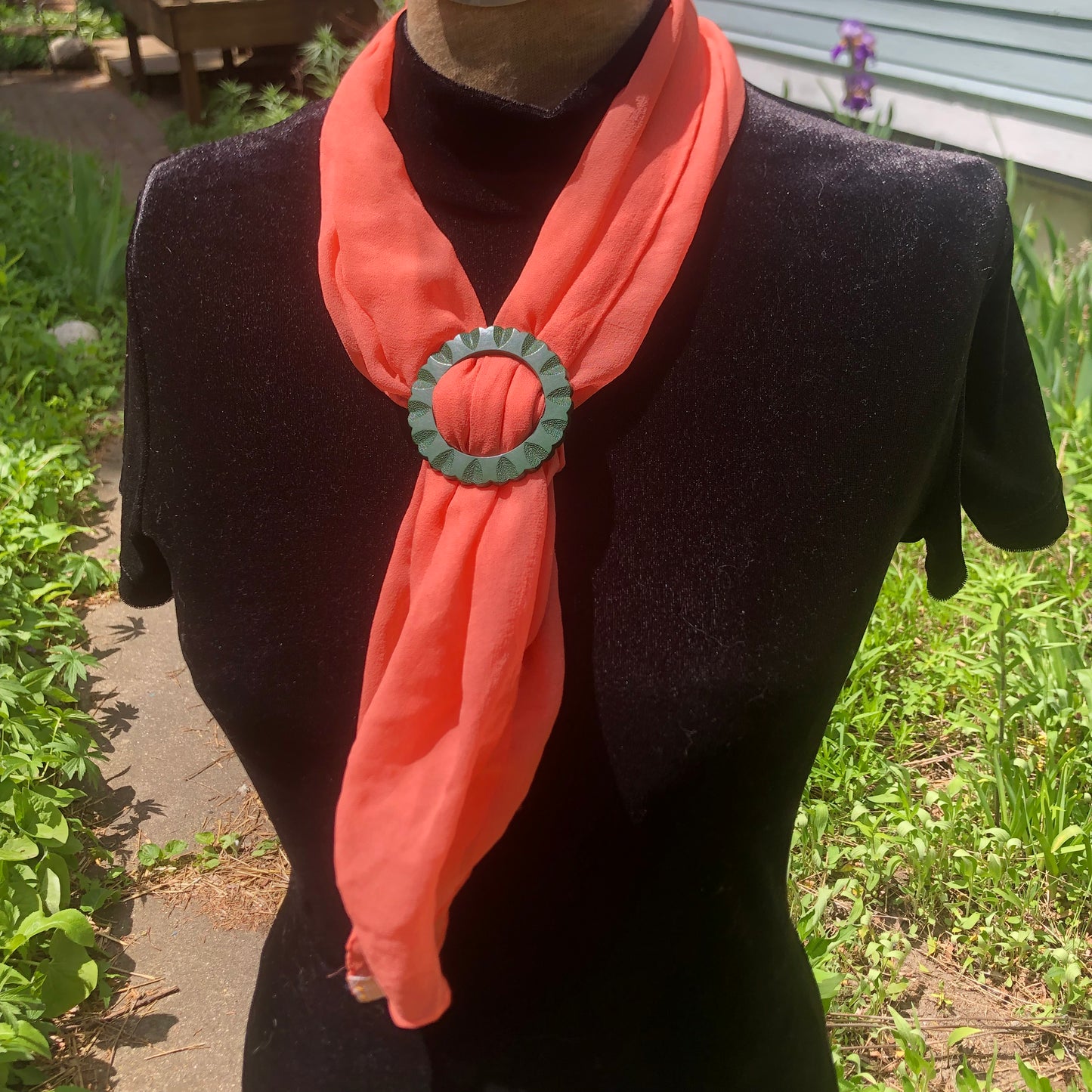 Green Flower Buckle Scarf Holder