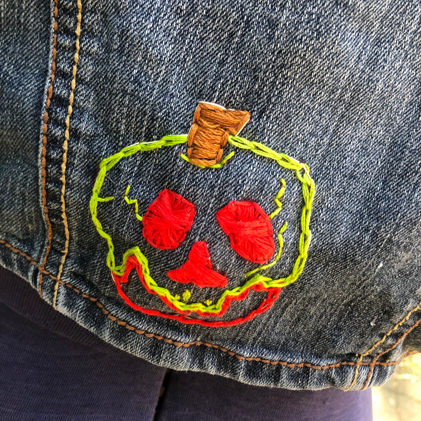 Up Cycled Jean Jacket Size M, One of a Kind Embroidery Design, Vintage Denim, Hand Embroidered Art Work, Size Medium Jacket,