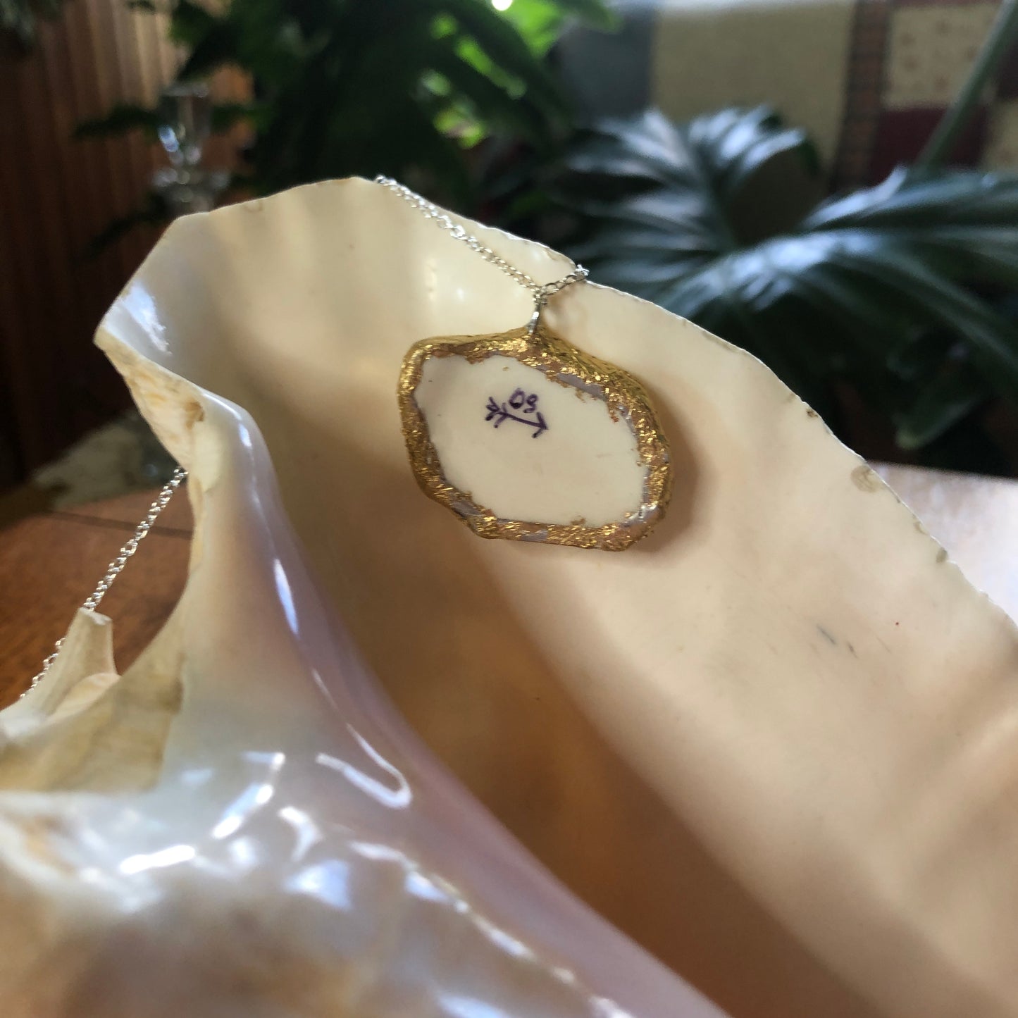 Broken Pottery Artisan Made Fountain Of Youth Pendant Florida Collectors Plate Handcrafted Necklace 1 3/8in x 1in