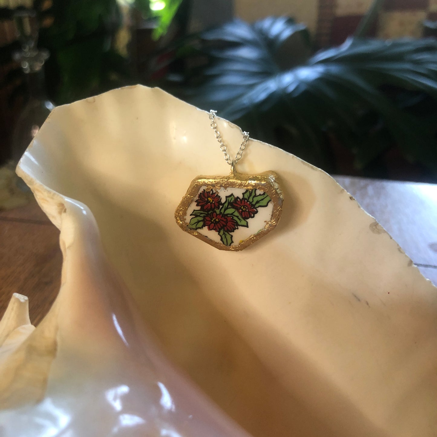 Broken Pottery Artisan Made Poinsettia Pendant Florida Collectors Plate Handcrafted Necklace 1.25in x 1in