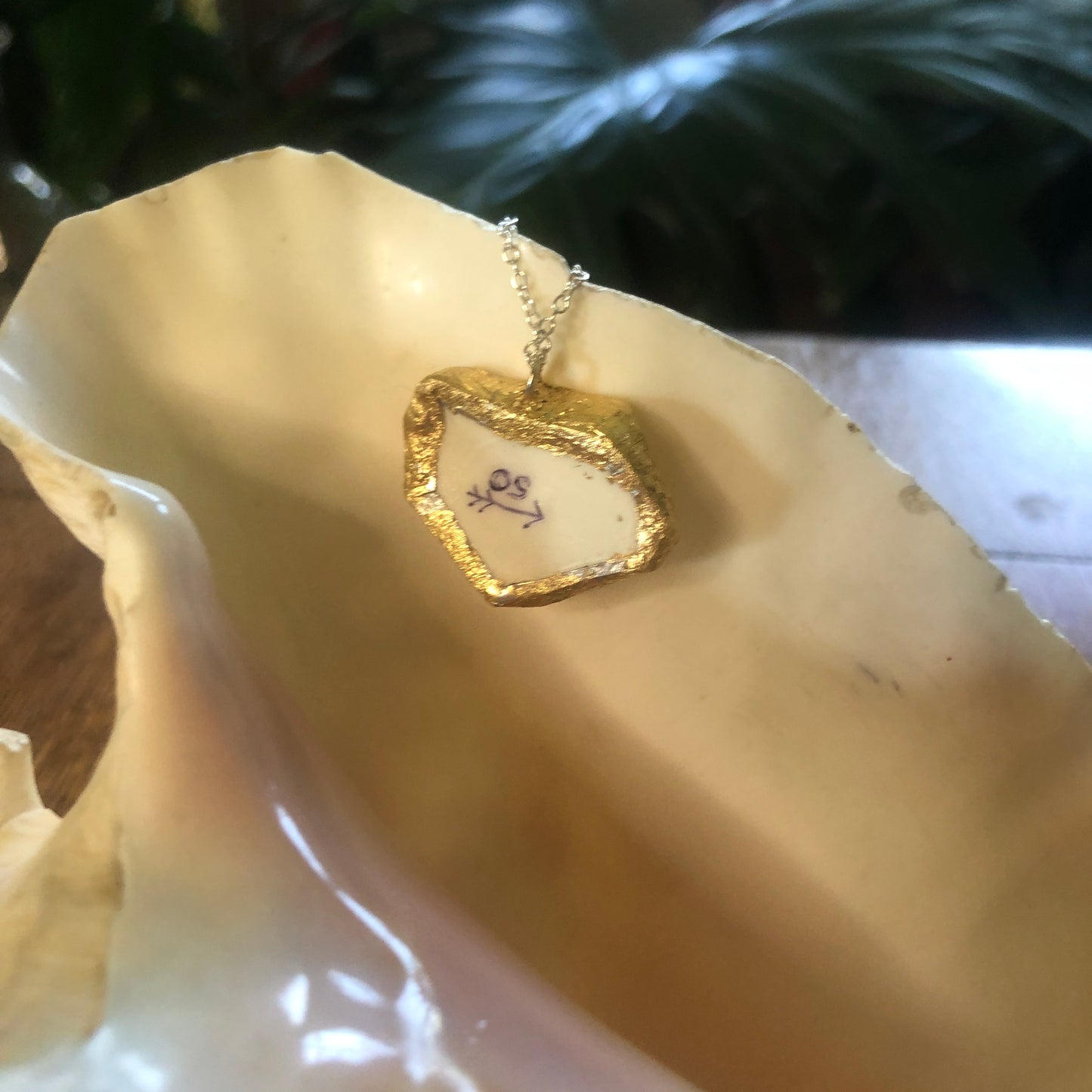 Broken Pottery Artisan Made Poinsettia Pendant Florida Collectors Plate Handcrafted Necklace 1.25in x 1in