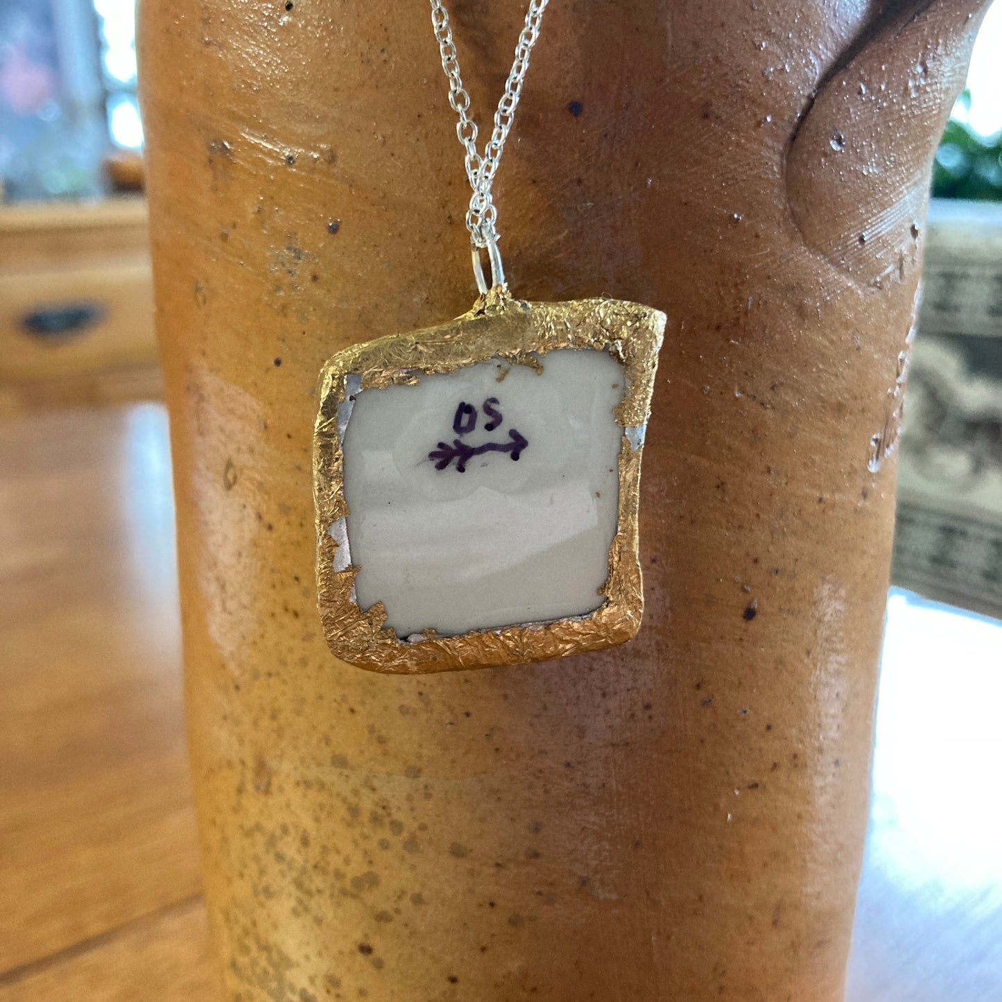 Broken Pottery Artisan Made Robin Pendant Wedgwood Peter Rabbit Collector Plate Handcrafted Necklace 1 1/8 in x 1.25 in