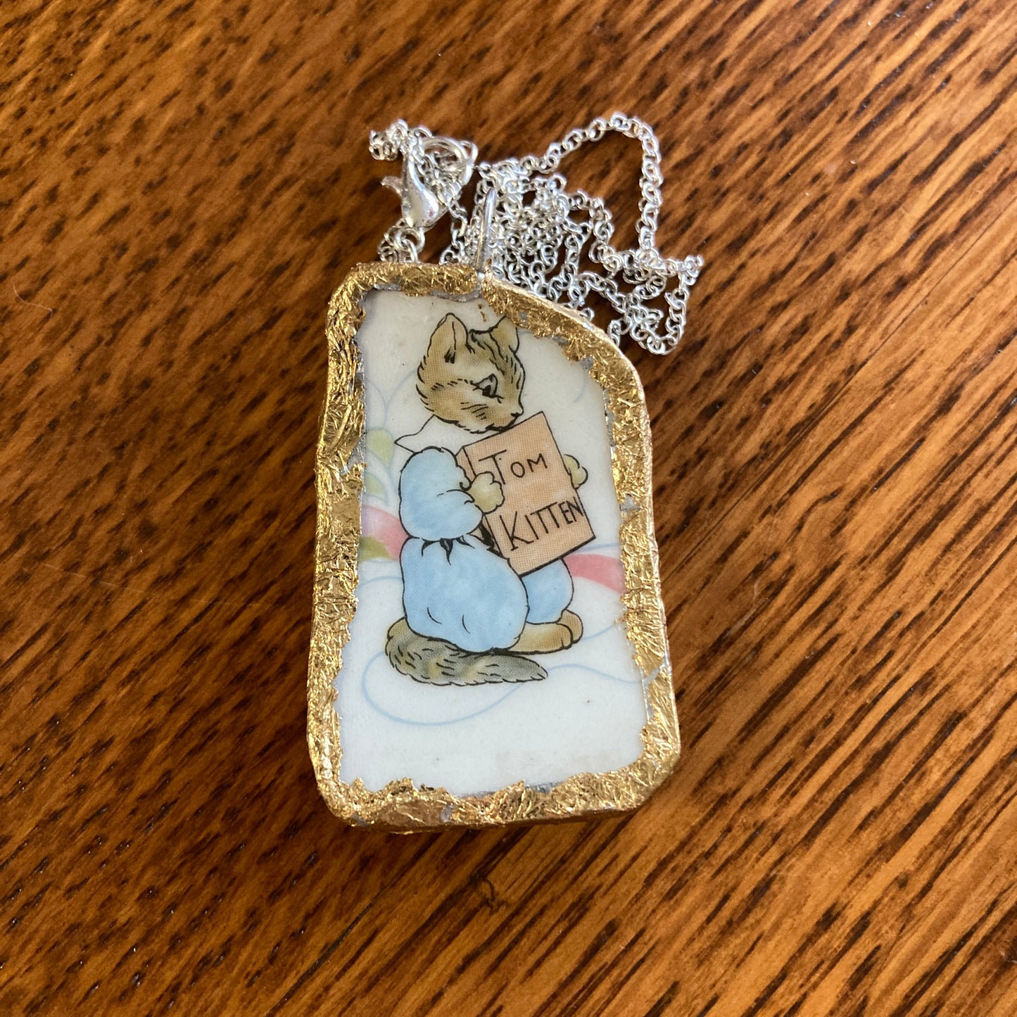 Broken Pottery Artisan Made Tom Kitten Pendant Wedgwood Peter Rabbit Collector Plate Handcrafted Necklace 1 1/8 in x 1.75 in