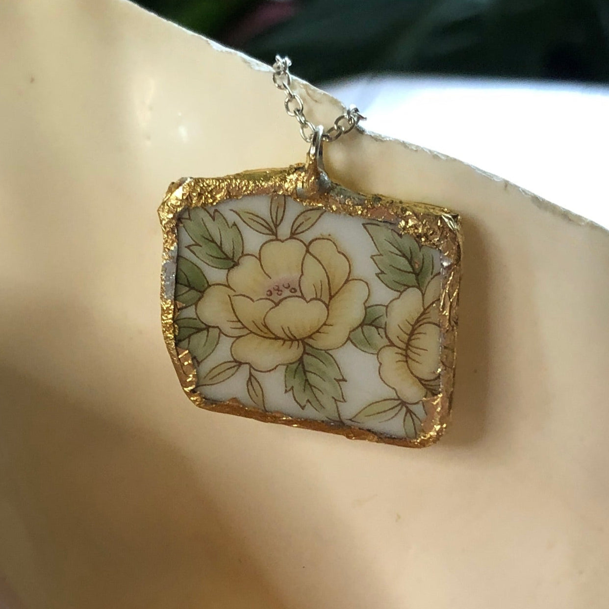 Broken Pottery Artisan Made Pendant Style House Rose Garden Made In Japan Plate Handcrafted Necklace 1in x 7/8in