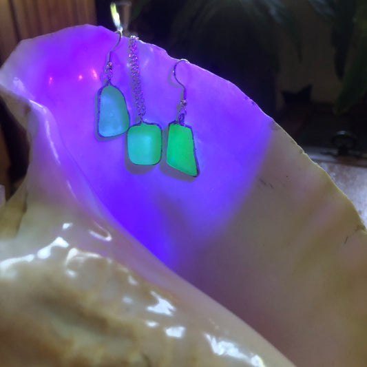 Erie Glass Artisan Made Pendent And Earrings Green Uranium Glass Glow Glass Handcrafted Jewelry Set